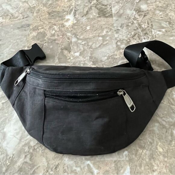 Black waist bag, belt, buckle, internal and external zippers, adjustable belt. - Picture 1 of 6